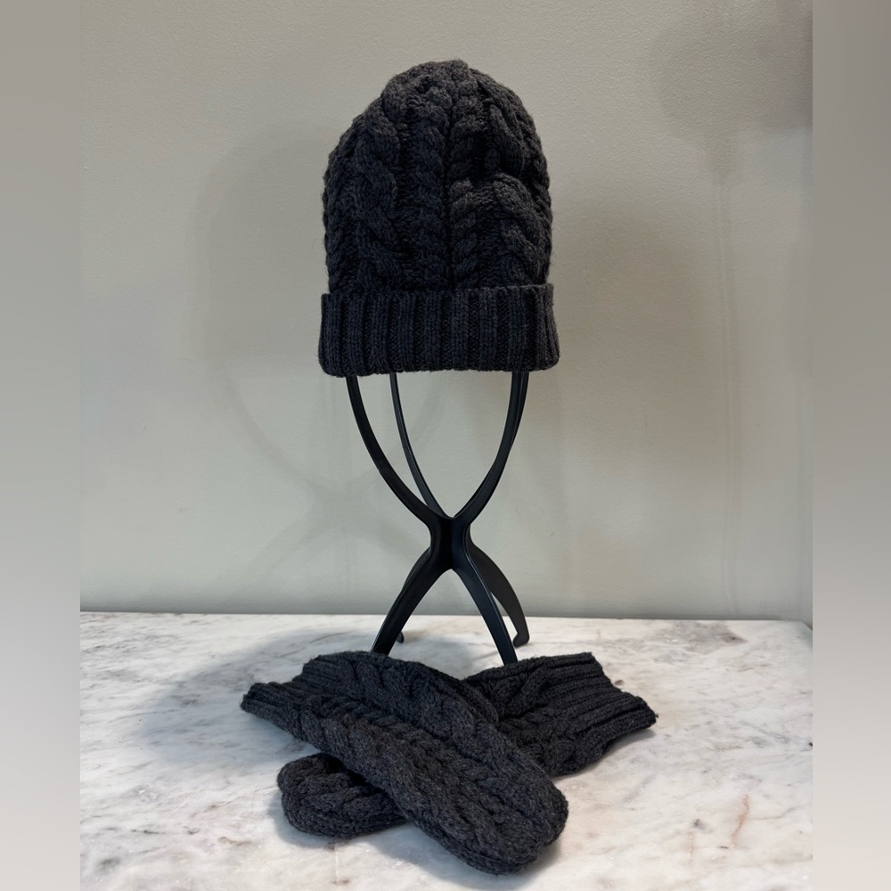 NWOT Timberland gray knit hat and gloves set